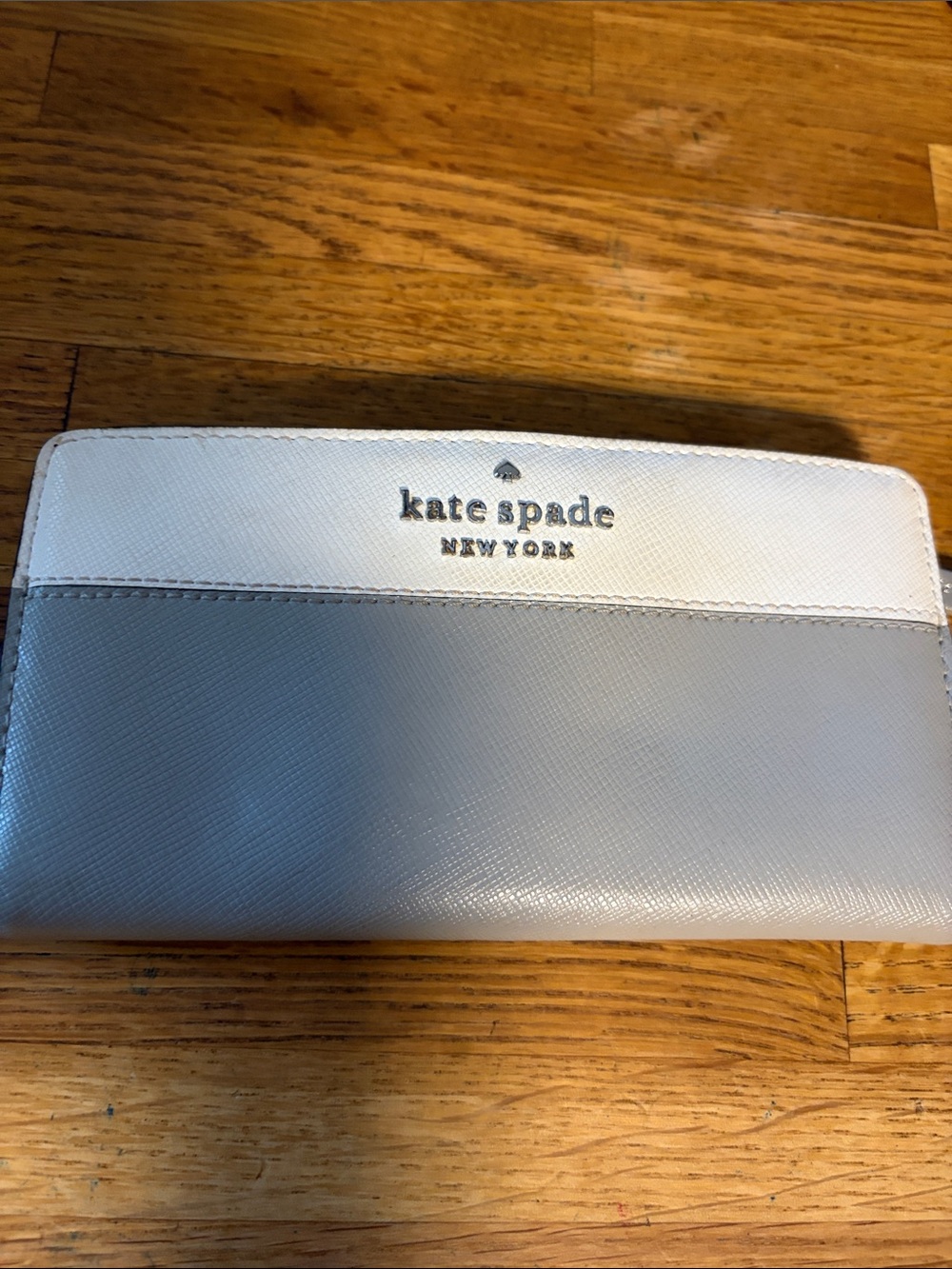 kate spade White and Light Gray Saffiano Zip Long Wallet GUC